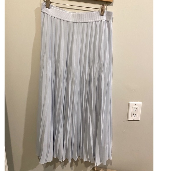 H&M pleated skirt in pale blue - Picture 1 of 3